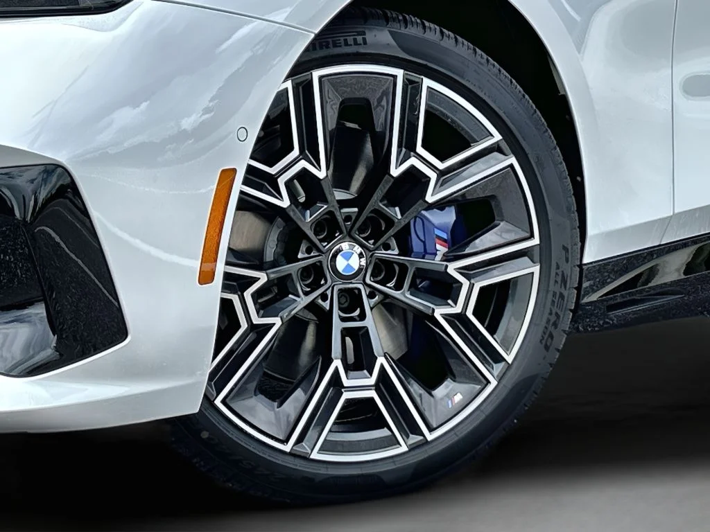 2025 BMW i5 M60 - Photo 14