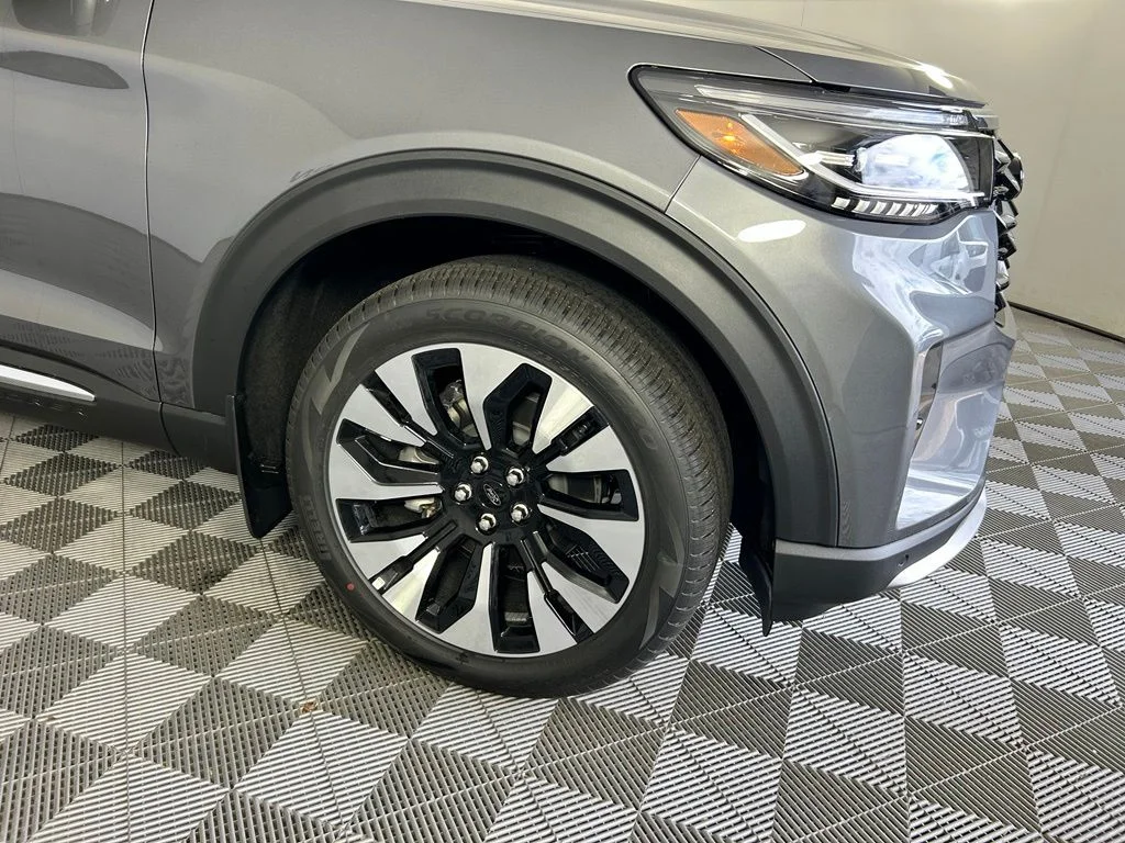 New 2026 Carbonized Gray Metallic Ford Platinum™ image 4
