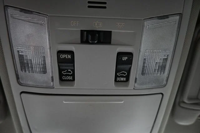 Used 2018 Gray Toyota XLE image 40