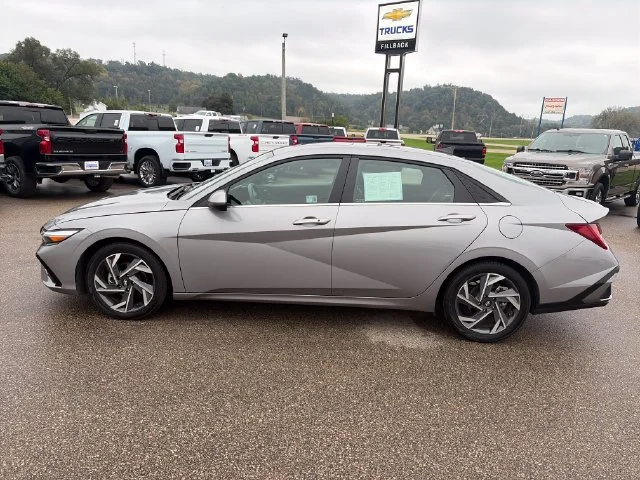 Used 2025 Metal Hyundai SEL Convenience image 2