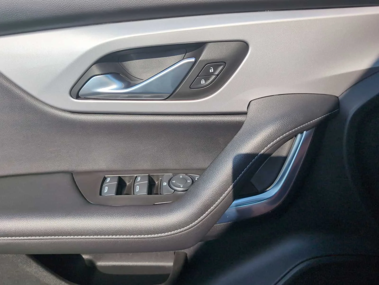 Used 2022 SUMMIT WHITE Chevrolet LT image 24