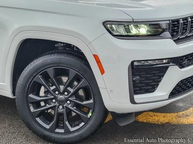 New 2026 Bright White Clear-Coat Exterior Paint Jeep Limited Reserve image 3