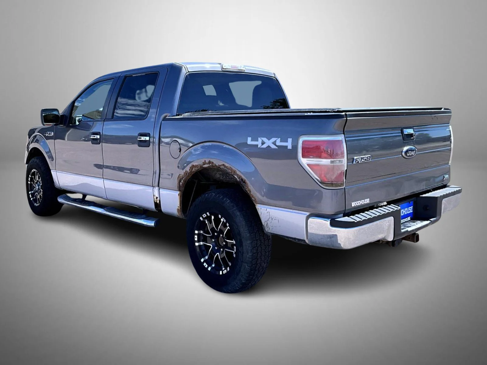 Used 2010 Gray Ford XL image 8