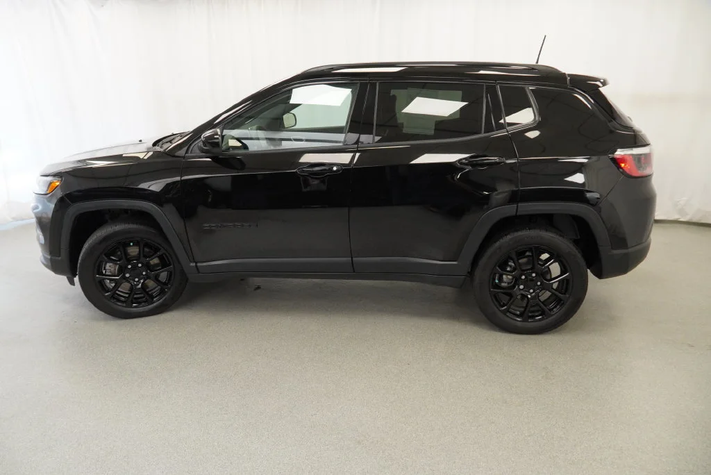 Used 2023 Black Jeep Altitude 4x4 image 39