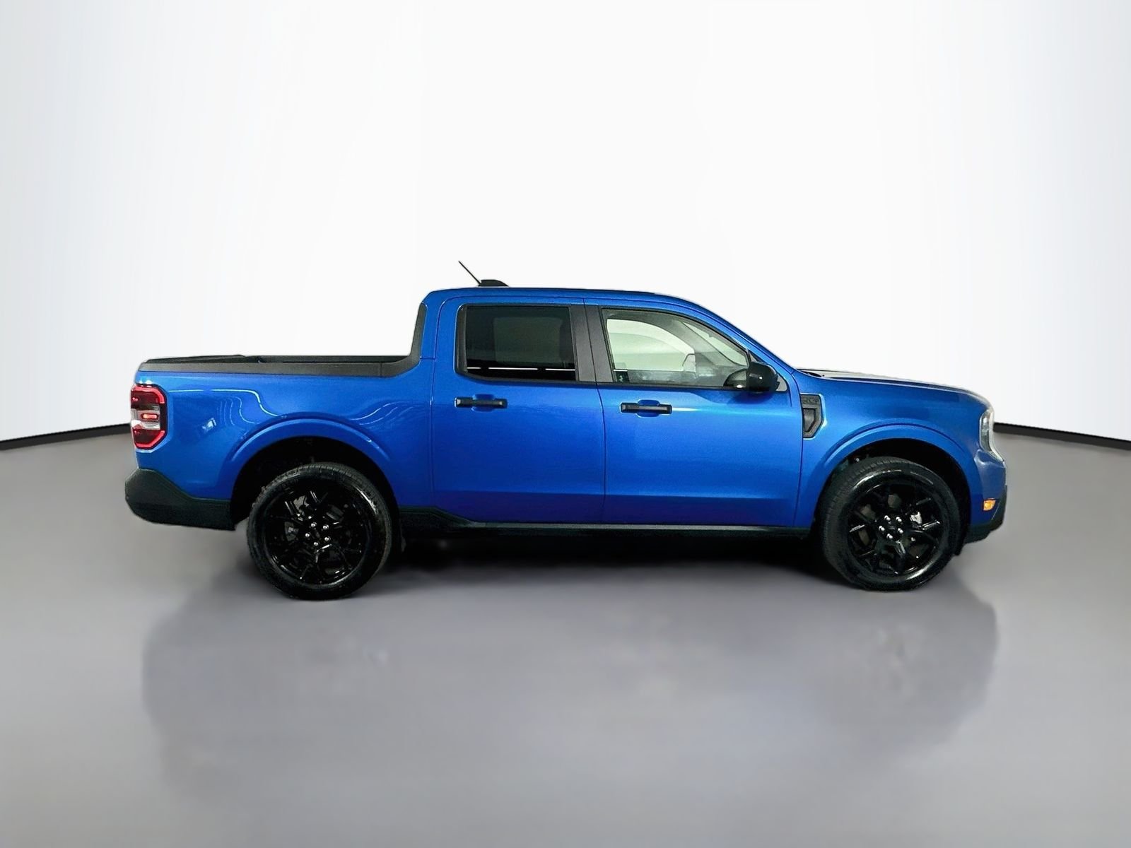 Used 2025 Velocity Blue Ford XLT image 8