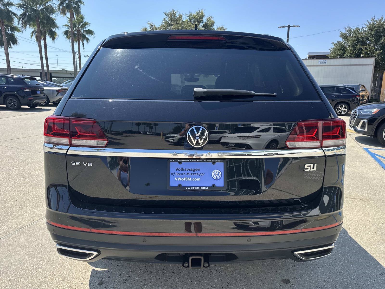 Used 2021 Black Volkswagen 3.6L V6 SE w/Technology image 6