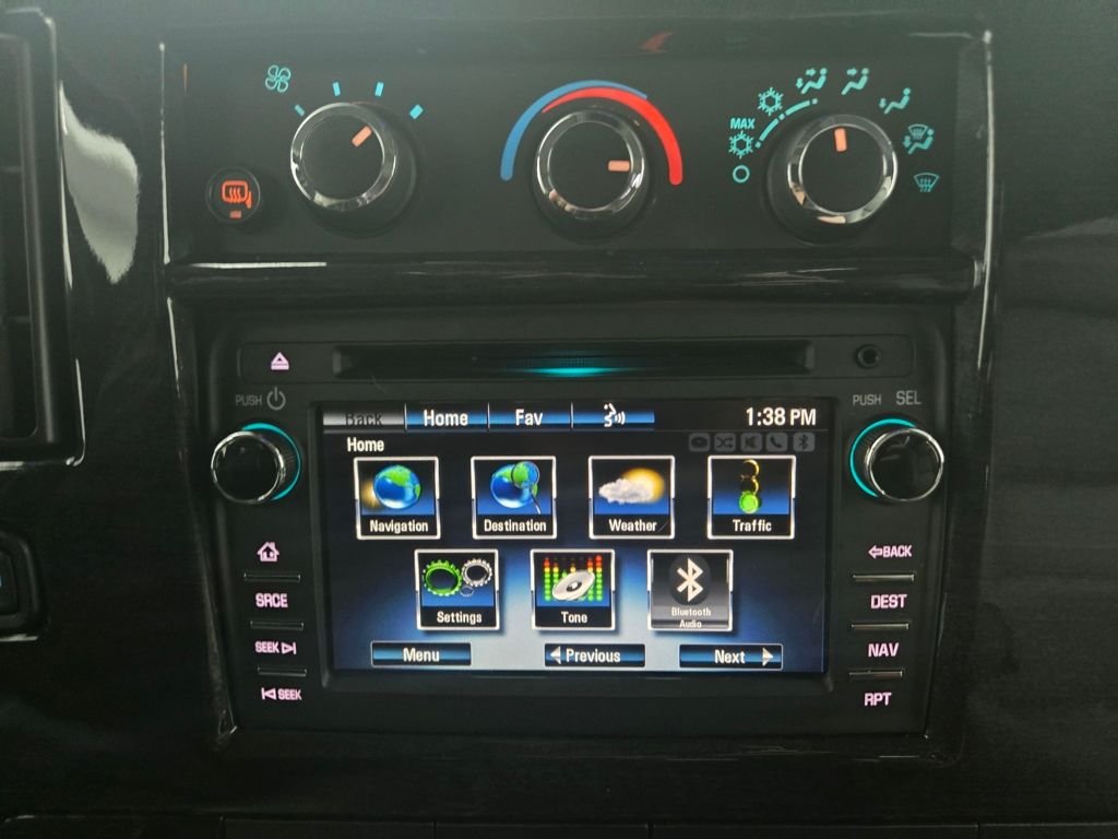 Used 2020 Summit White Chevrolet Explorer Limited SE image 32