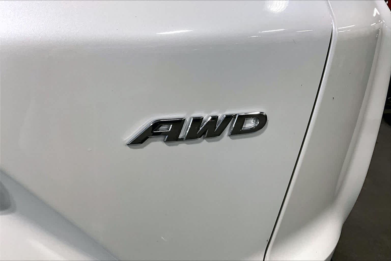 Used 2017 White Diamond Pearl Honda EX-L image 10