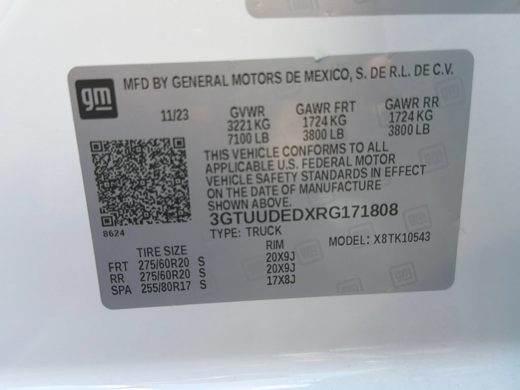 Certified Used 2024 Summit White GMC SLT image 34
