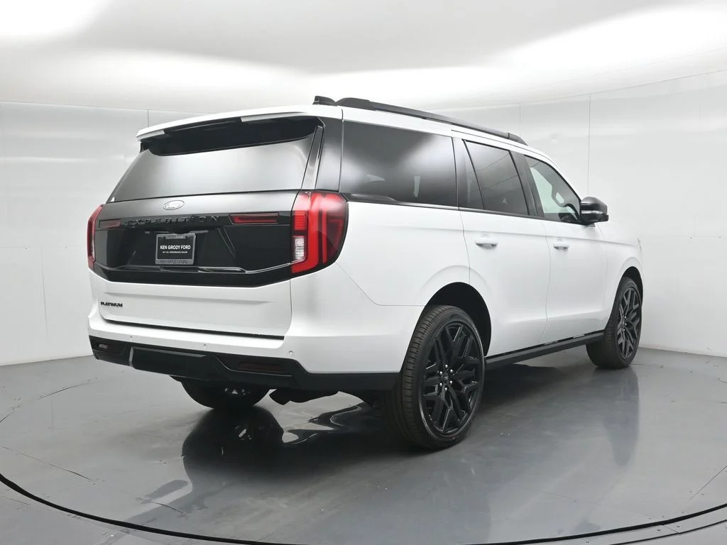 New 2026 Oxford White Ford Platinum image 22
