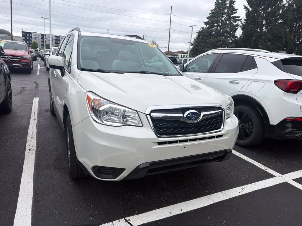 Used 2016 Crystal White Pearl Subaru 2.5i Premium image 5