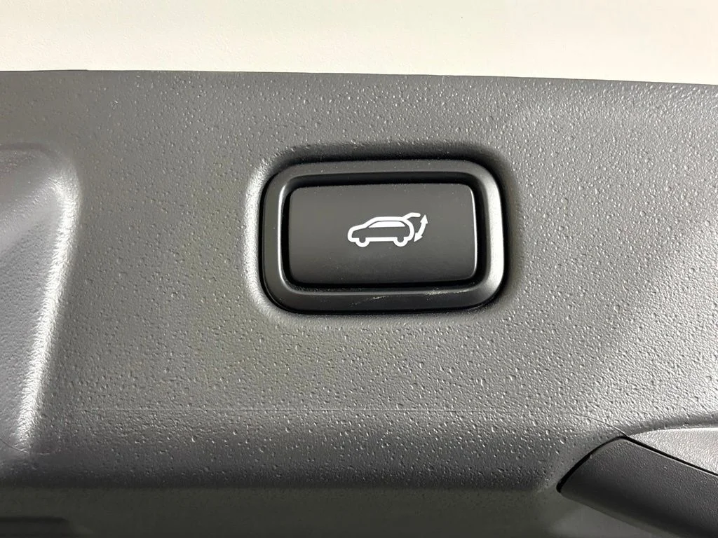 New 2026 Snow White Pearl Kia WIND image 21