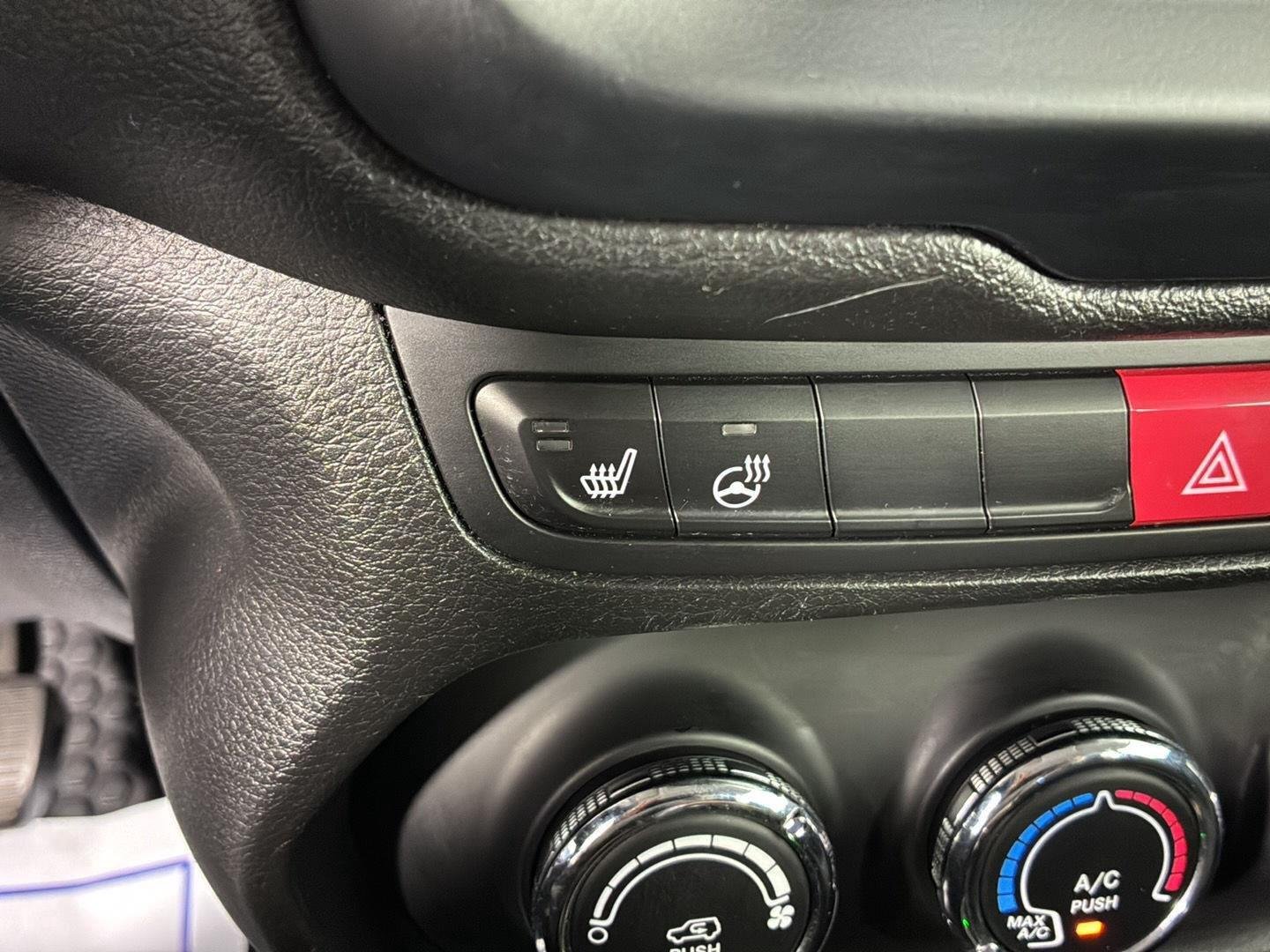 Used 2017 Granite Crystal Metallic Clearcoat Jeep Latitude image 32