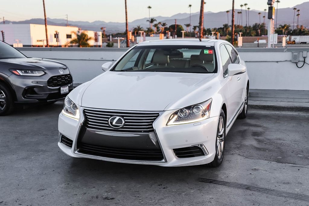 Used 2016 White Pearl Lexus 460 image 4