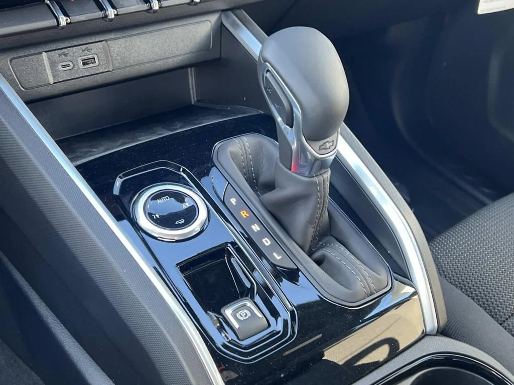 New 2026 Summit White Chevrolet LT image 19