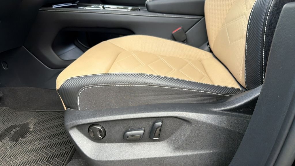 Used 2024  Volkswagen 2.0T SE w/Technology image 17