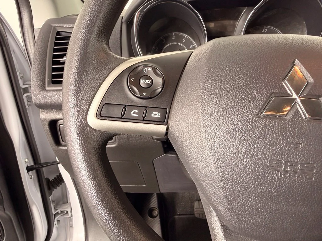 Used 2024  Mitsubishi 2.0 ES image 20