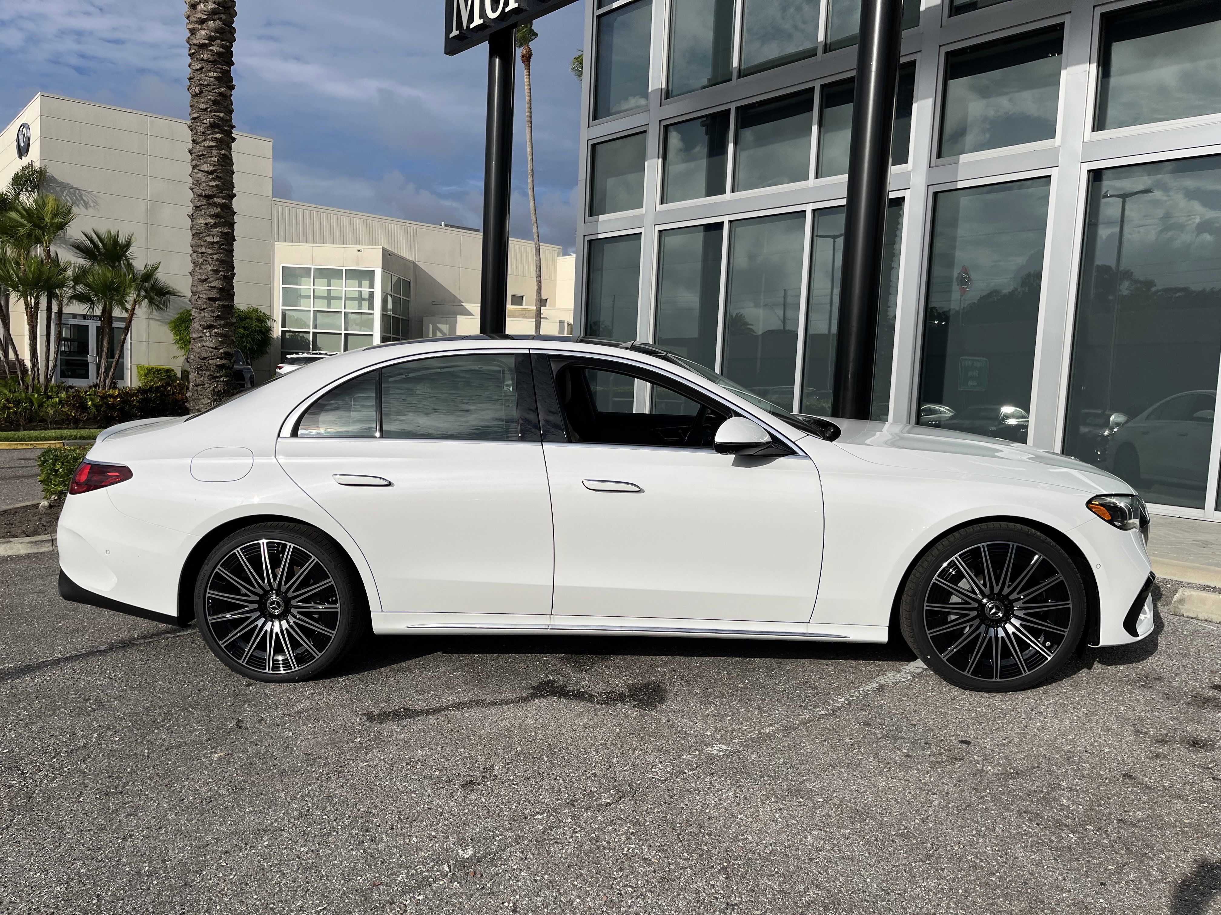 New 2026 MANUFAKTUR Moonlight White Metallic Mercedes-Benz E 350 image 8