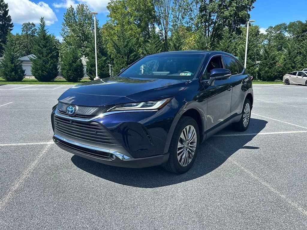 Used 2023  Toyota Limited image 2