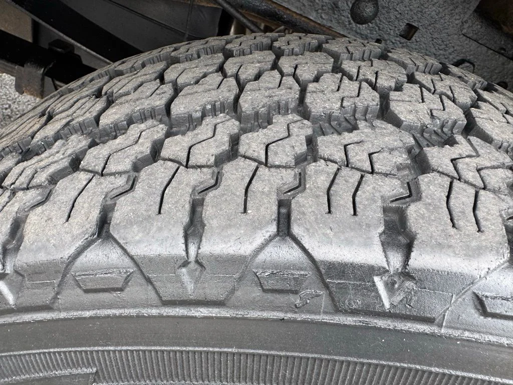 Used 2006 Gray Ford XL image 21