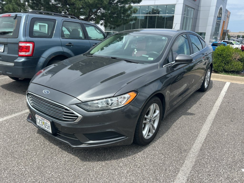 Used 2018 Magnetic Metallic Ford SE image 1