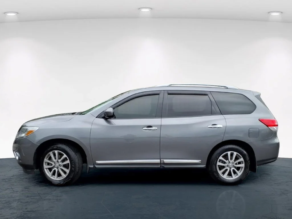 Used 2016 Gray Nissan SL image 11