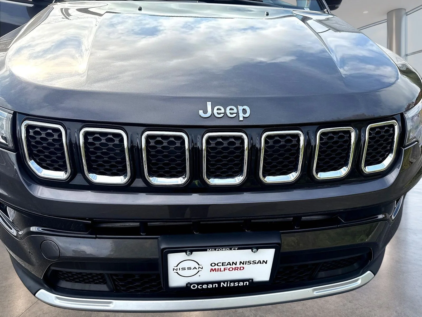 Used 2023 Crystal Metallic Jeep Limited image 34