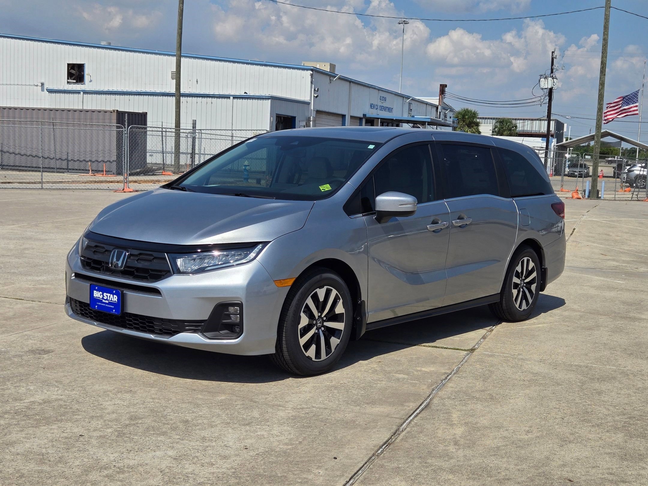 New 2026 Solar Silver Metallic Honda EX-L image 9