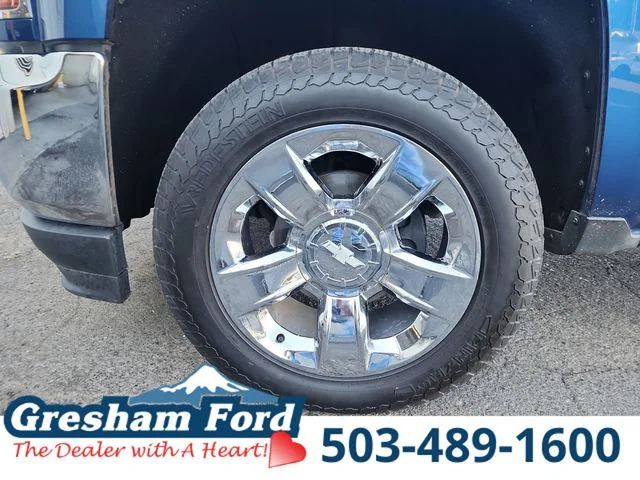 Used 2017 Deep Ocean Blue Metallic Chevrolet LT image 29