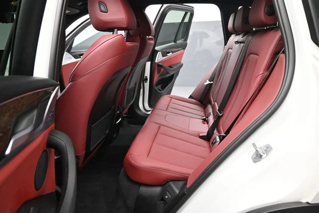 Used 2023 White BMW sDrive30i image 18