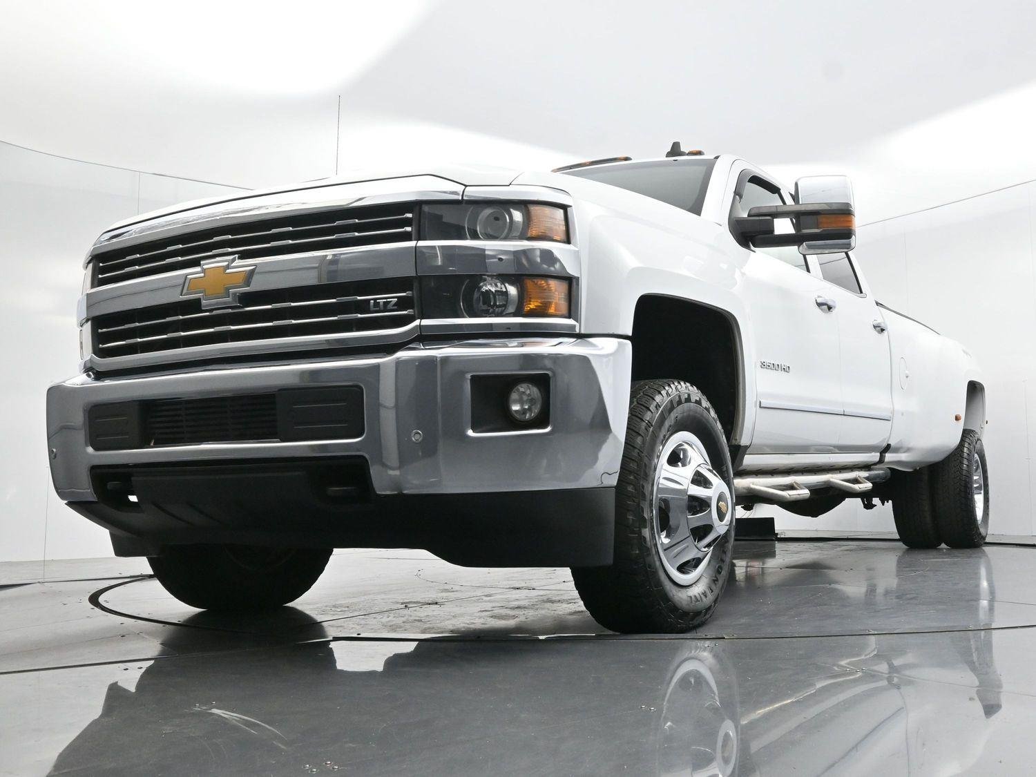 Used 2018 SUMMIT WHITE Chevrolet LTZ image 43