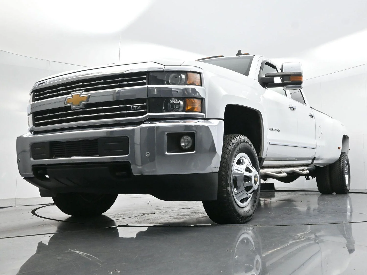 Used 2018 SUMMIT WHITE Chevrolet LTZ image 43