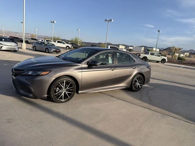 2023 Toyota Camry SE - Photo 8