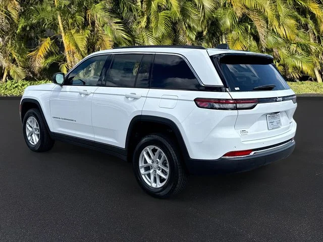 New 2026 Bright White Clear-Coat Exterior Paint Jeep Laredo image 3