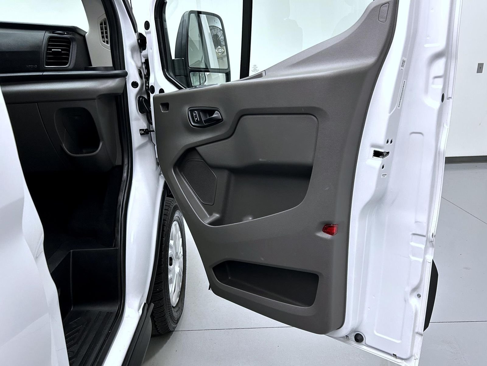 2025 Ford Transit Passenger Van XLT - Photo 16