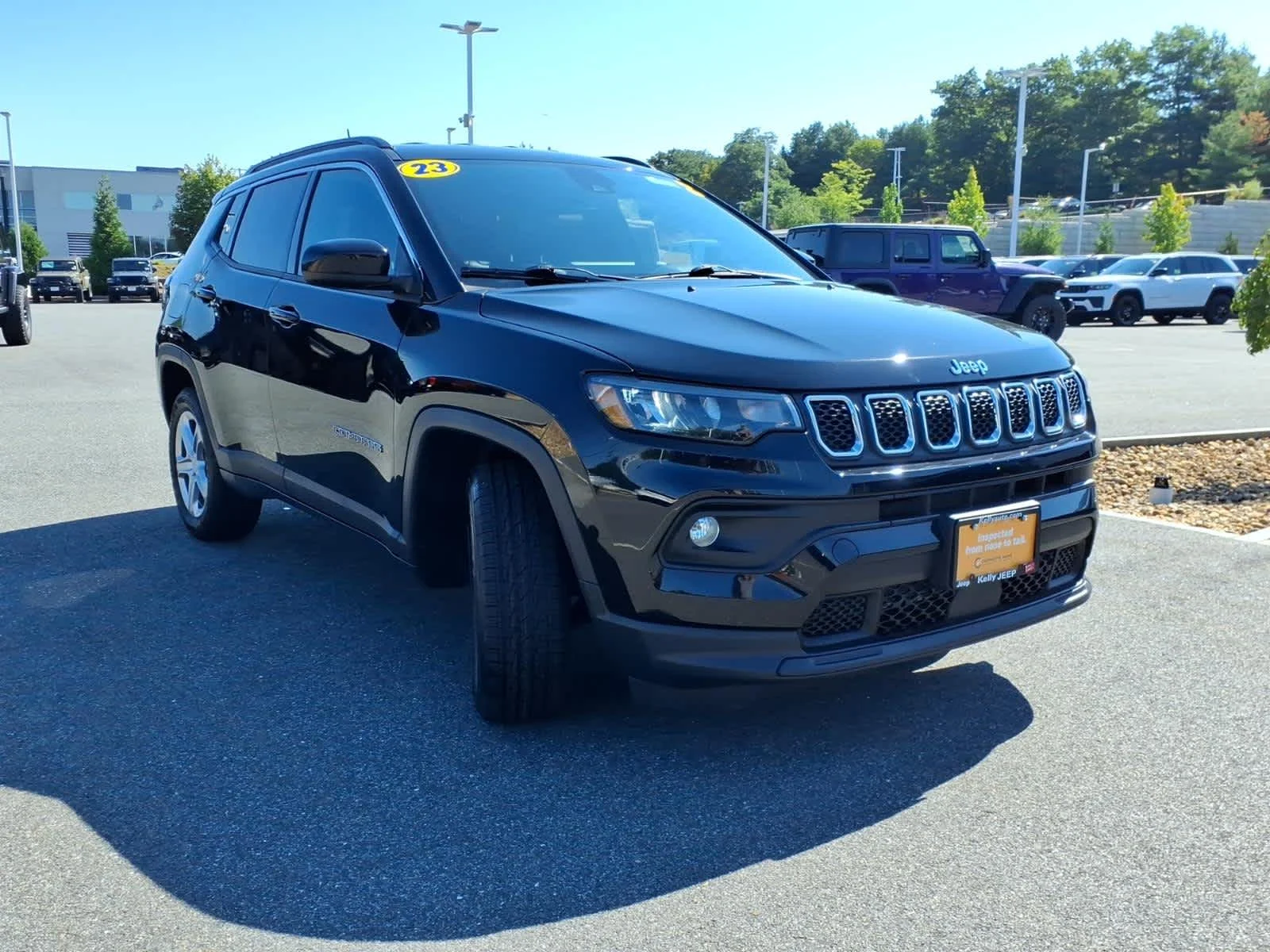 Certified Used 2023 Diamond Black Crystal Pearlcoat Jeep Latitude image 5