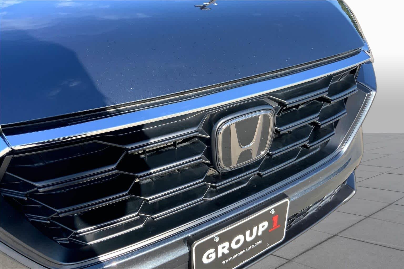 Used 2025 Meteorite Gray Metallic Honda LX image 29