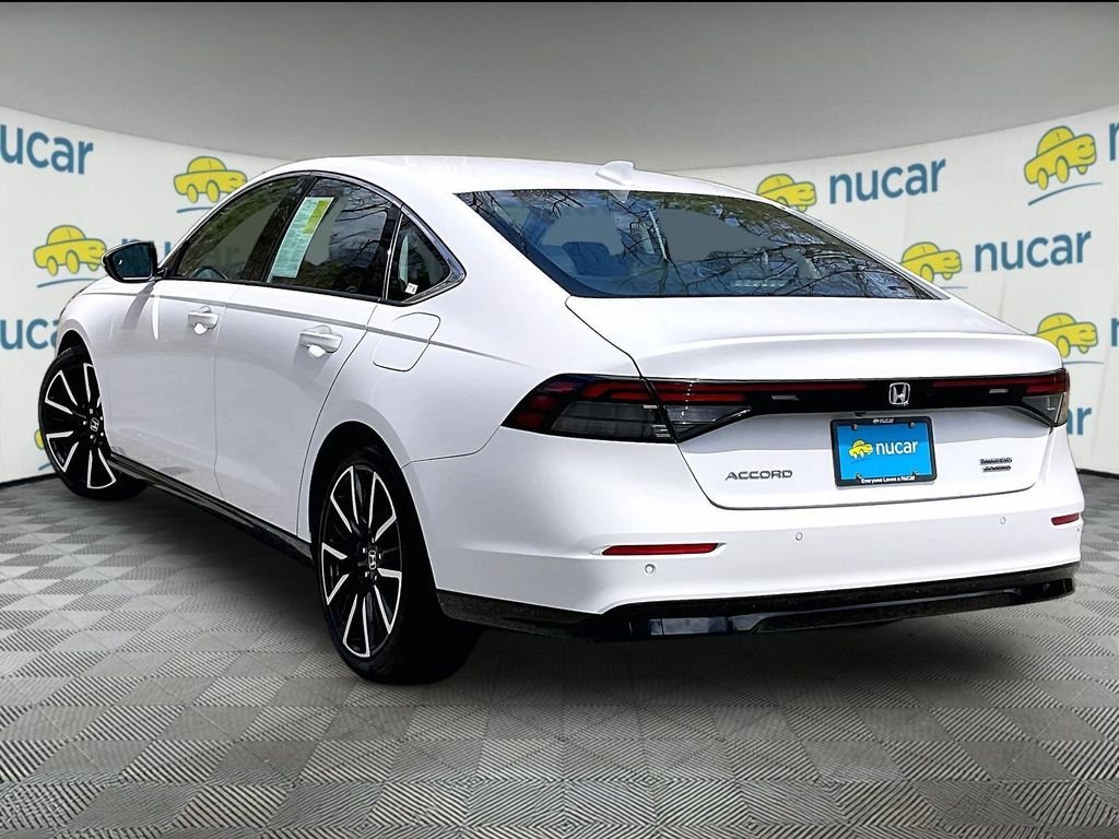 Used 2025 White Honda Touring image 4
