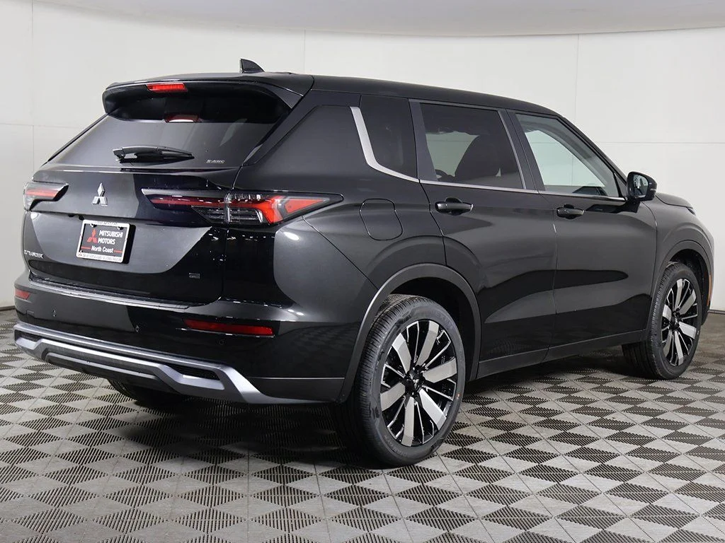 New 2026 Black Mitsubishi SE image 11