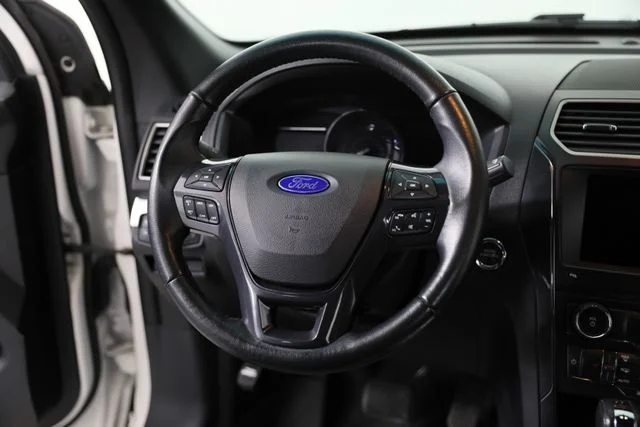 Used 2017 White Ford XLT image 3
