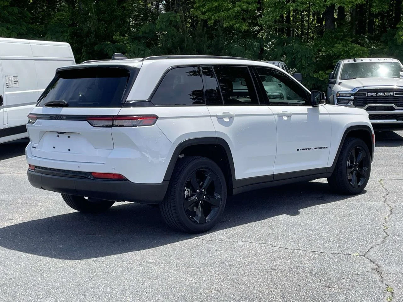 Certified Used 2023 White Jeep Altitude X image 8