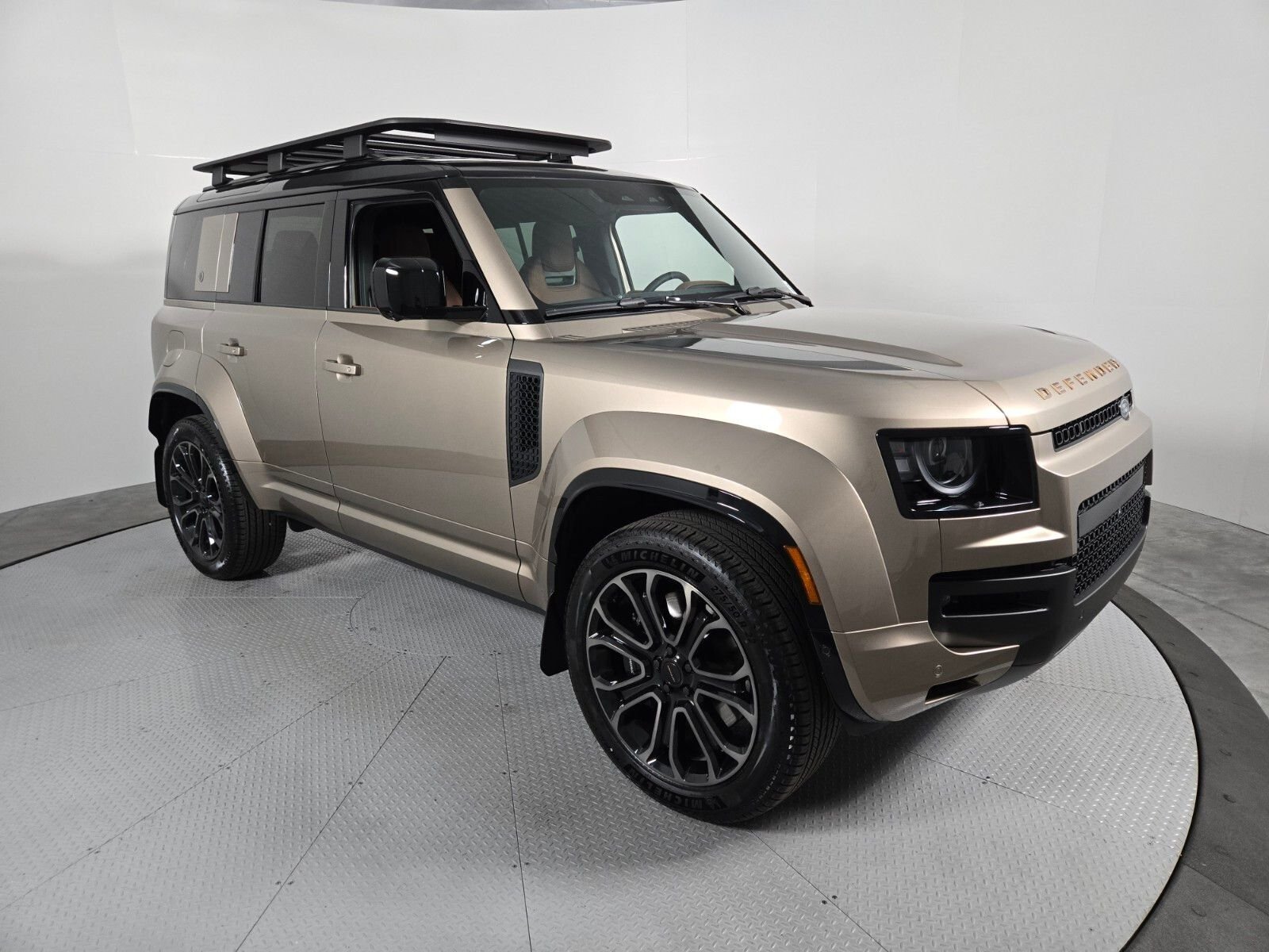 2026 Land Rover Defender OCTA - Photo 16