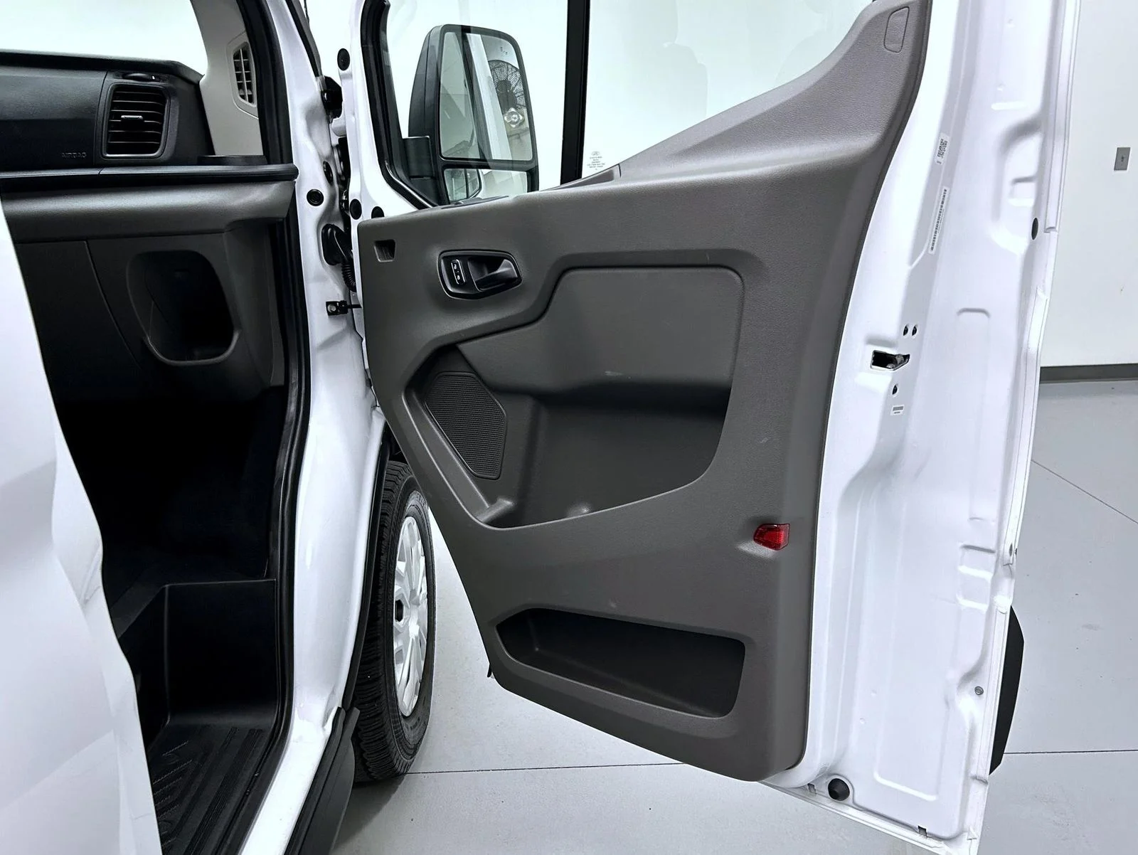 Used 2025 White Ford XLT image 16
