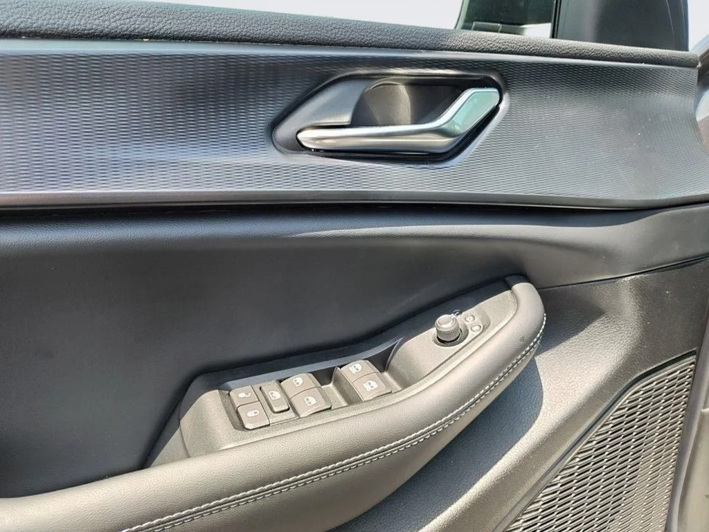 New 2026 Baltic Gray Metallic Clearcoat Jeep Laredo image 16