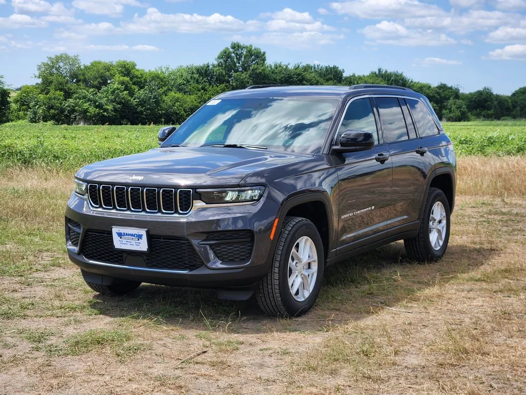 New 2026 Baltic Gray Metallic Clearcoat Jeep Laredo image 2