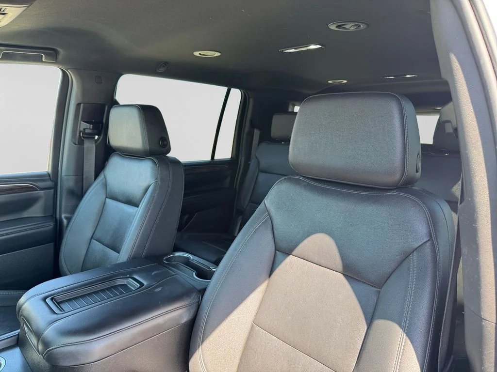 Used 2022 White Chevrolet Z71 image 18
