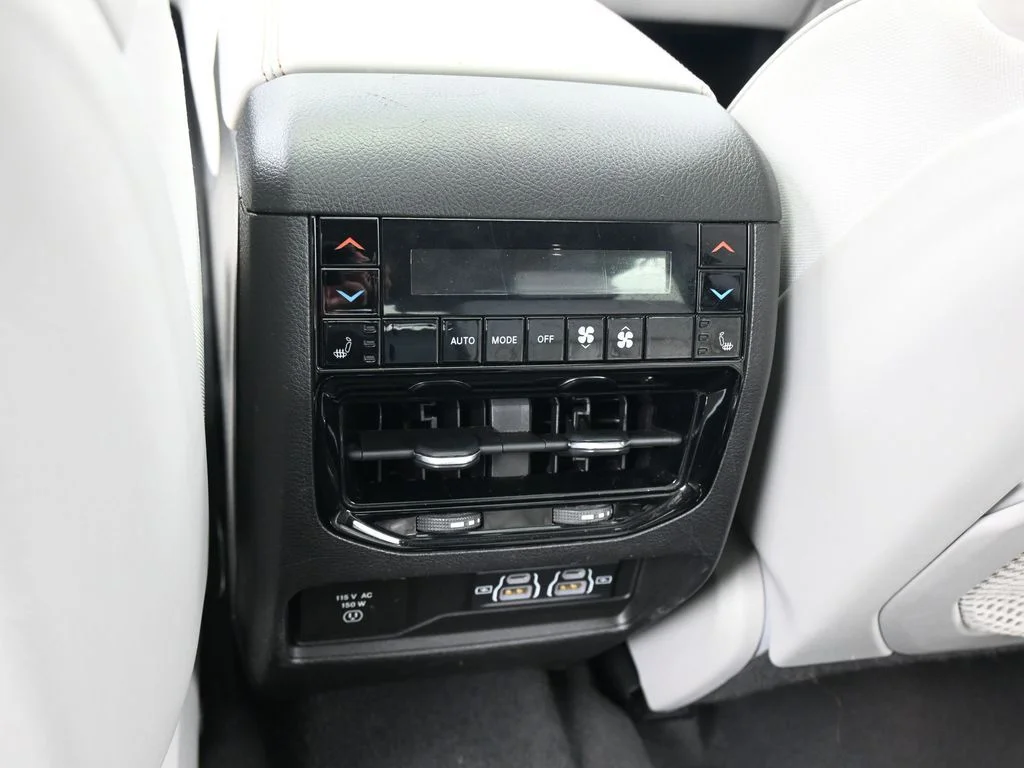 Used 2023 Velvet Red Pearlcoat Jeep Summit image 39