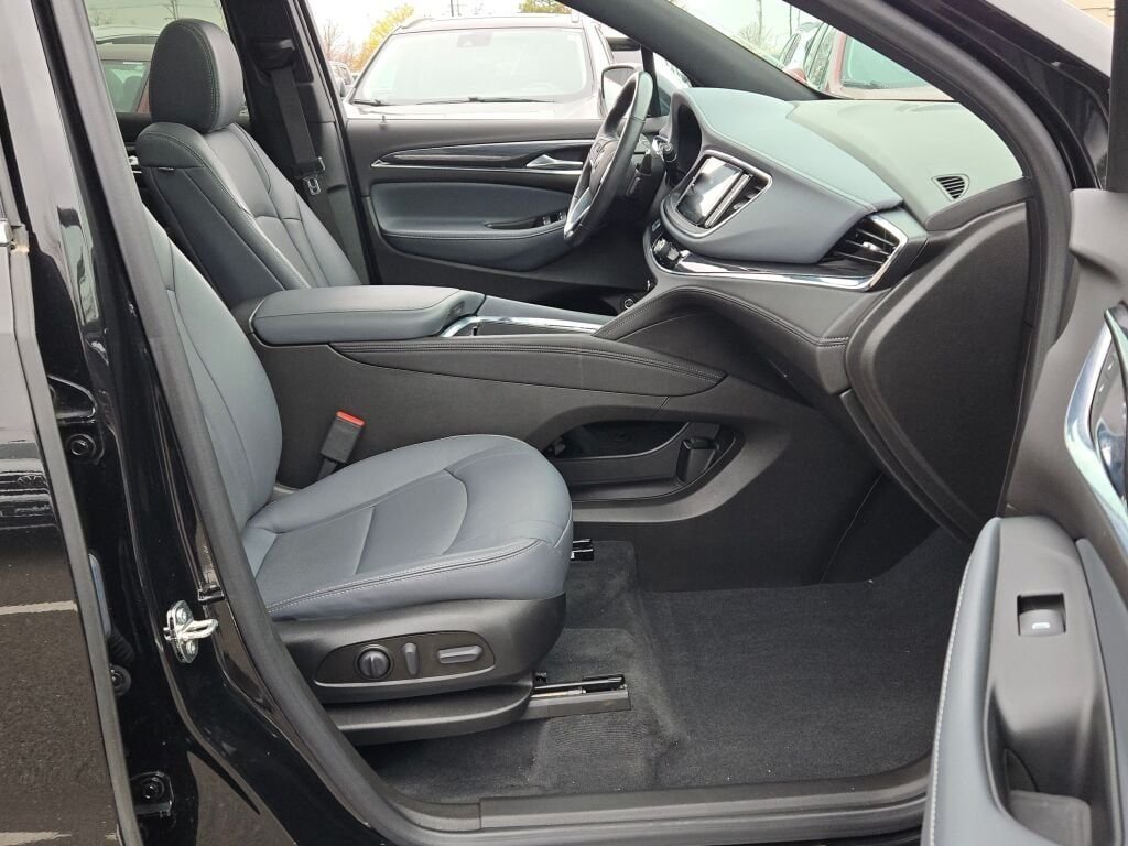 Used 2023 Black Buick Essence image 8