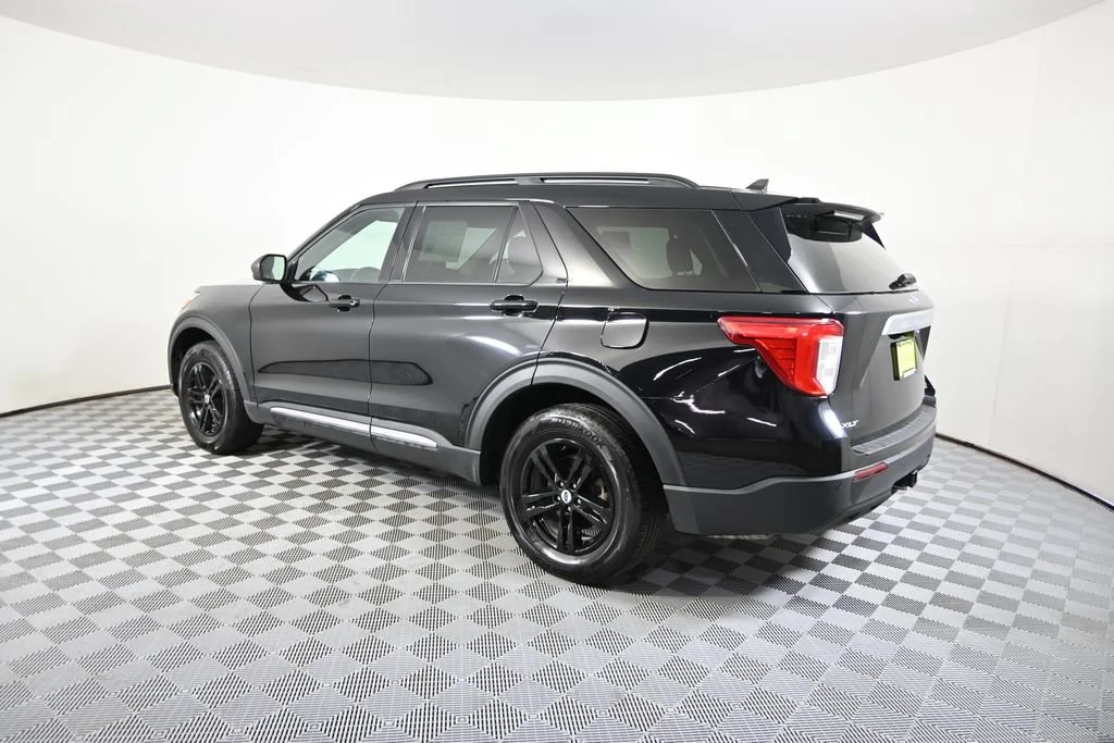 Used 2023 Black Ford XLT image 4