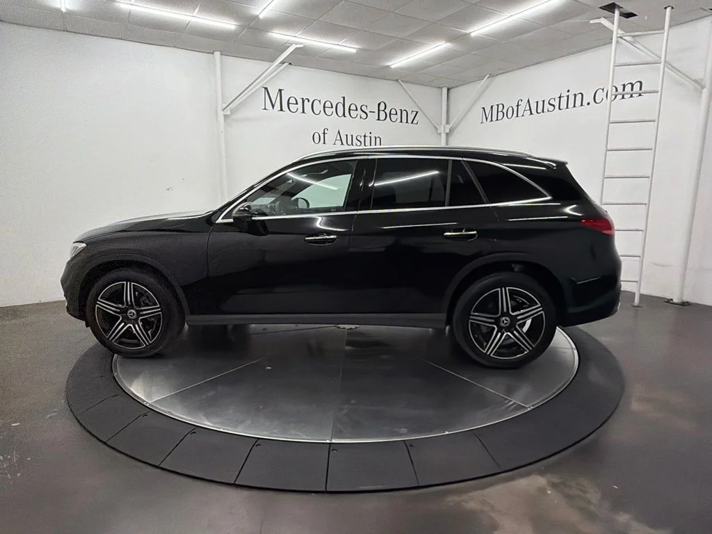 New 2027 Black Mercedes-Benz GLC 300 image 4